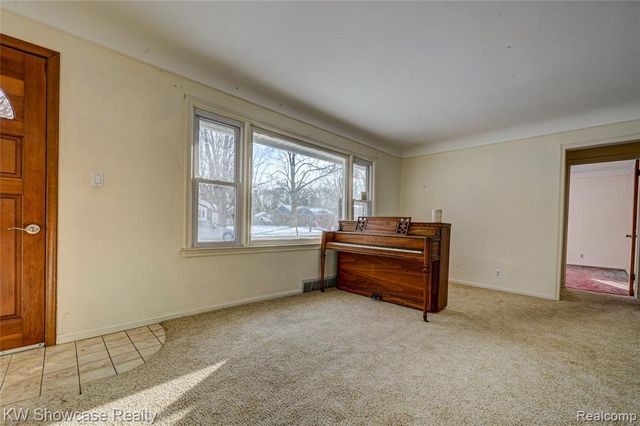 19443 Weyher Street, Livonia, MI 48152