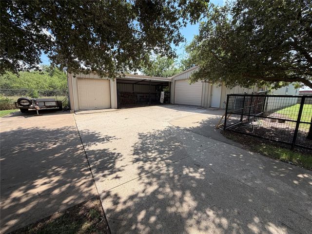 2117 Shorthorn Trail, Crowley, TX 76036