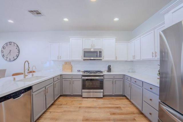 2241 N Sallee Court, Visalia, CA 93291