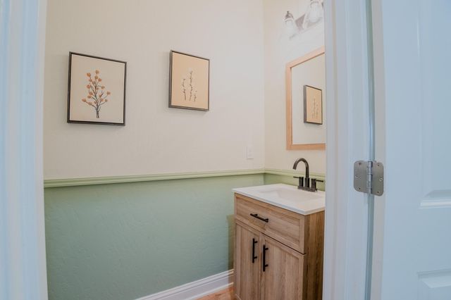 2241 N Sallee Court, Visalia, CA 93291