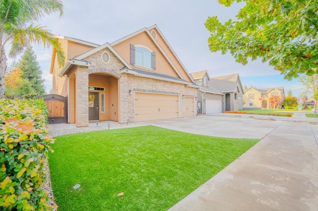 2241 N Sallee Court, Visalia, CA 93291