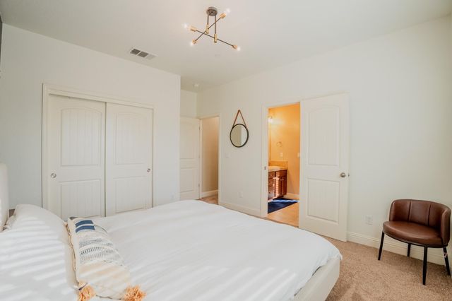 2241 N Sallee Court, Visalia, CA 93291