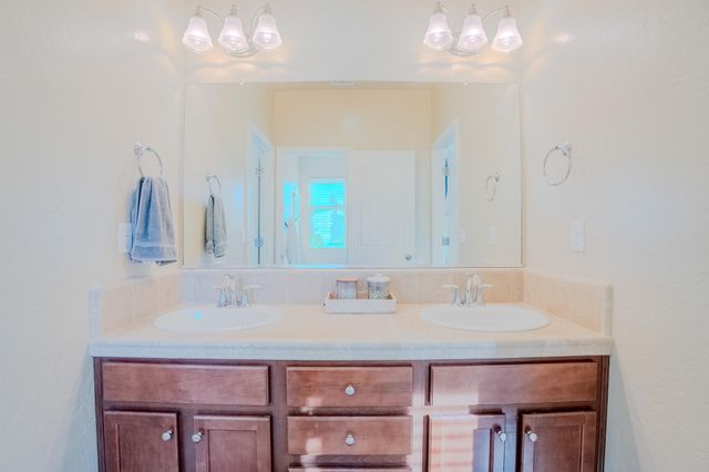 2241 N Sallee Court, Visalia, CA 93291