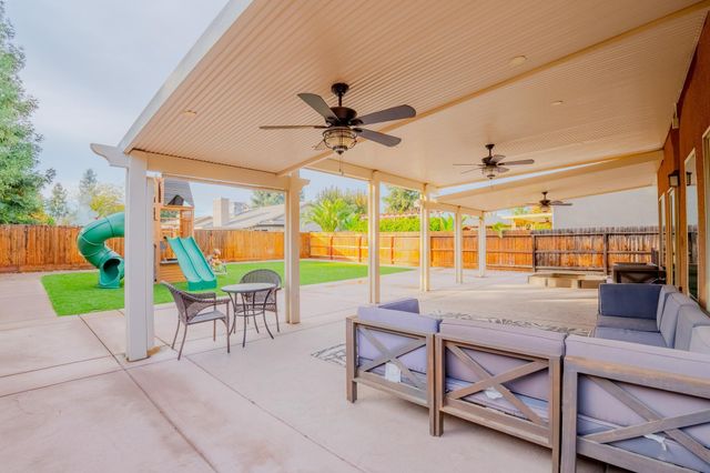 2241 N Sallee Court, Visalia, CA 93291