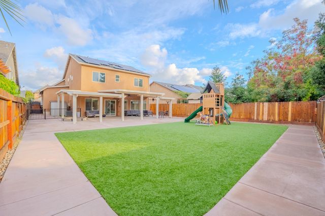 2241 N Sallee Court, Visalia, CA 93291