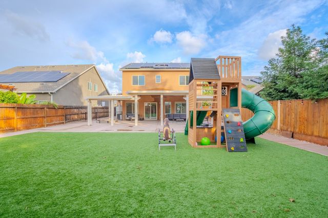 2241 N Sallee Court, Visalia, CA 93291