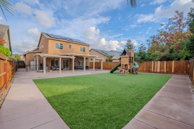 2241 N Sallee Court, Visalia, CA 93291