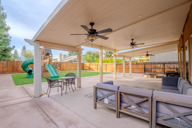 2241 N Sallee Court, Visalia, CA 93291