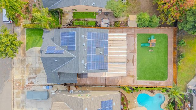 2241 N Sallee Court, Visalia, CA 93291