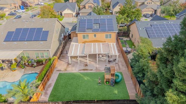 2241 N Sallee Court, Visalia, CA 93291