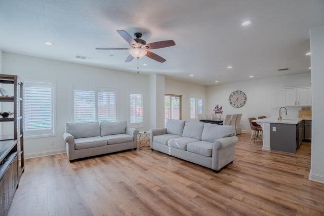 2241 N Sallee Court, Visalia, CA 93291