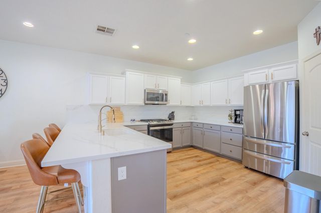 2241 N Sallee Court, Visalia, CA 93291