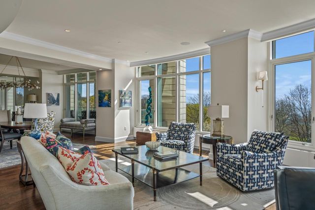 825 N Prospect AVENUE #401, Milwaukee, WI 53202