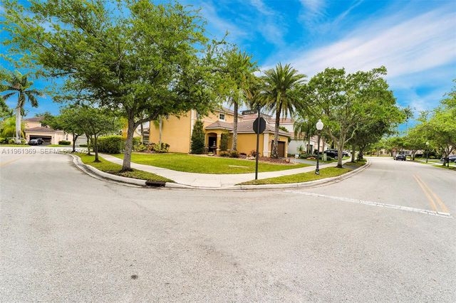 1518 Maple Dr 1518, Weston, FL 33327