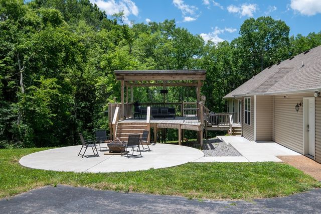 1555 Heller Rdg, Spring Hill, TN 37174