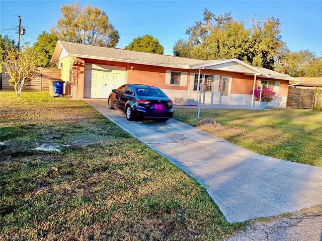 901 Juno DR, Lehigh Acres, FL 33936