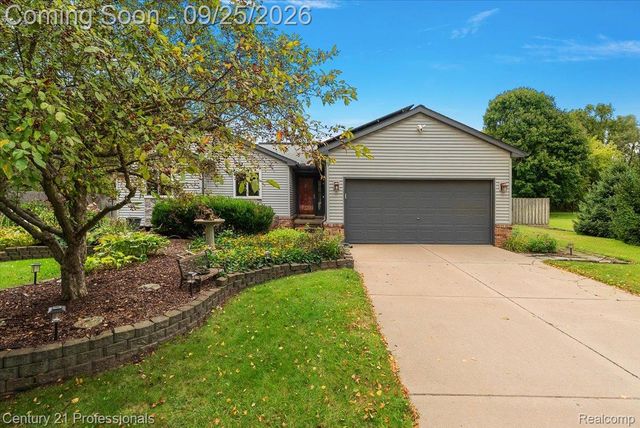 4713 Desert Bridge Court, Highland Charter Township, MI 48356