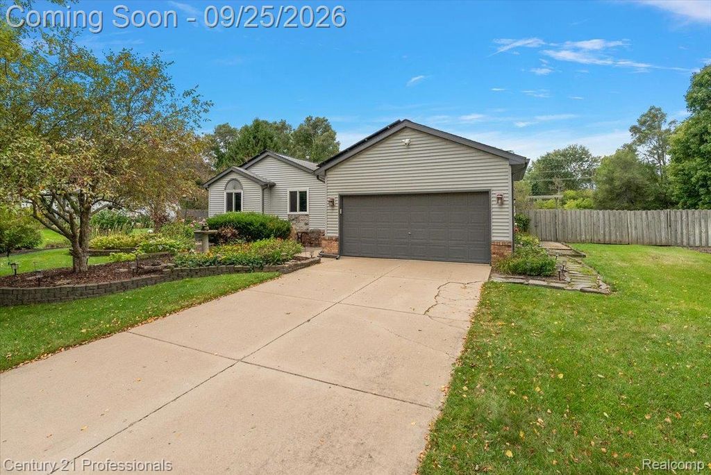 4713 Desert Bridge Court, Highland Charter Township, MI 48356