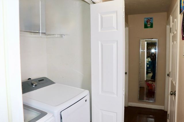 56 Loxwood St, Worcester, MA 01604