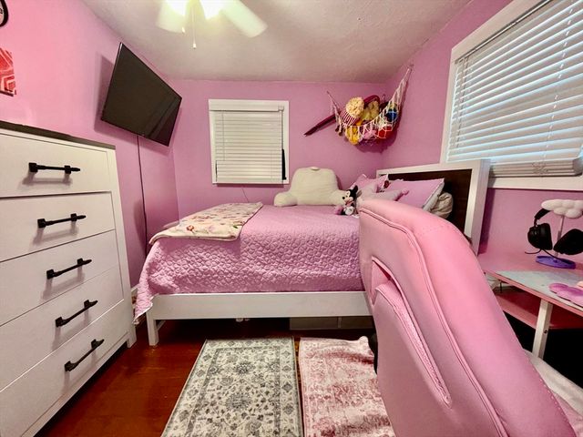 56 Loxwood St, Worcester, MA 01604