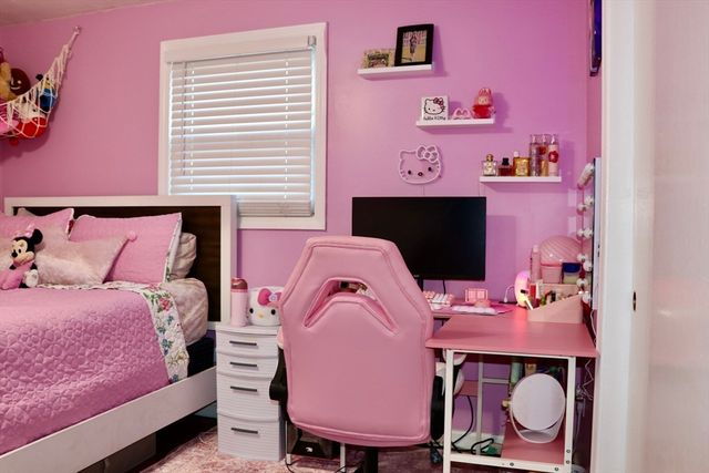 56 Loxwood St, Worcester, MA 01604