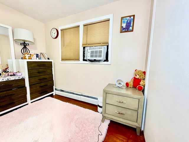 56 Loxwood St, Worcester, MA 01604