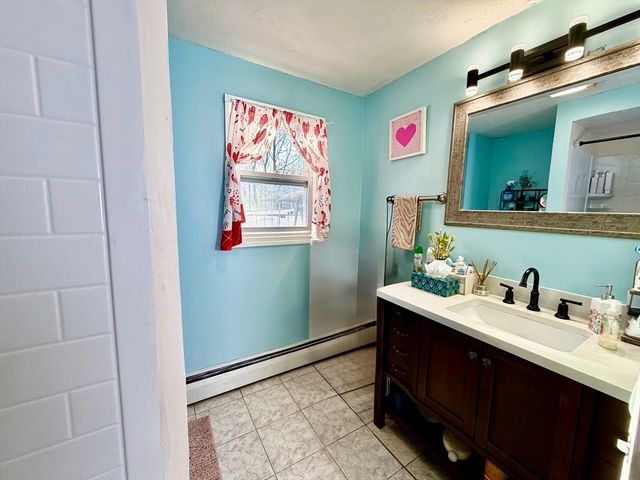 56 Loxwood St, Worcester, MA 01604