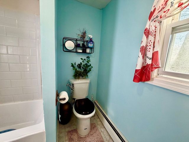 56 Loxwood St, Worcester, MA 01604