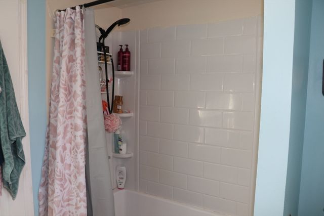 56 Loxwood St, Worcester, MA 01604