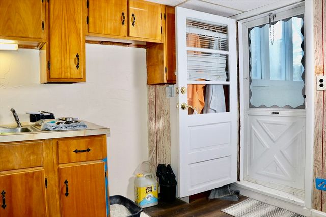 56 Loxwood St, Worcester, MA 01604