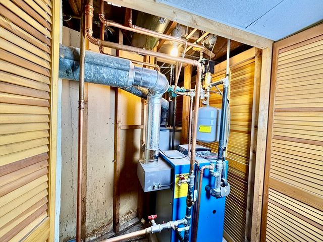 56 Loxwood St, Worcester, MA 01604