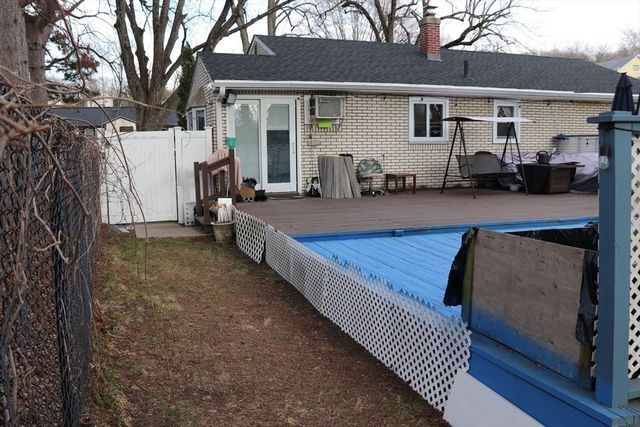 56 Loxwood St, Worcester, MA 01604