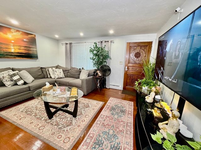 56 Loxwood St, Worcester, MA 01604