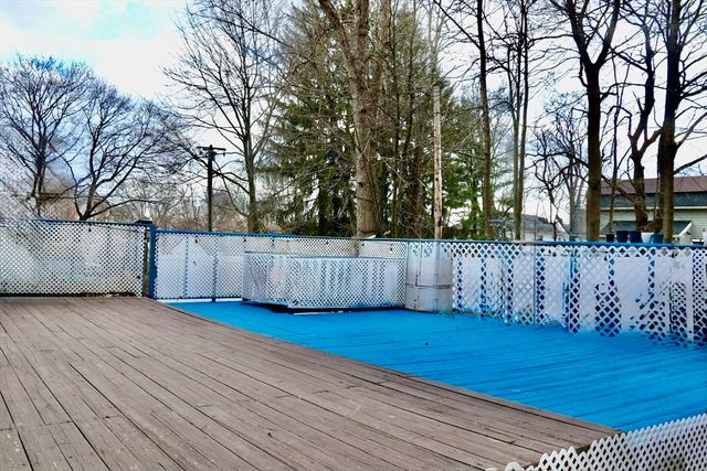 56 Loxwood St, Worcester, MA 01604