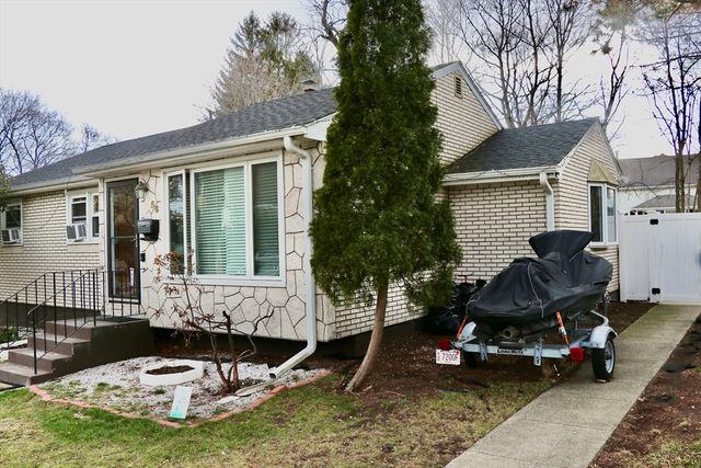 56 Loxwood St, Worcester, MA 01604