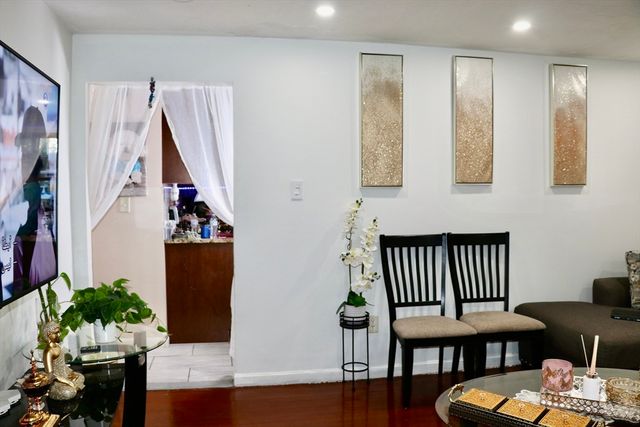 56 Loxwood St, Worcester, MA 01604