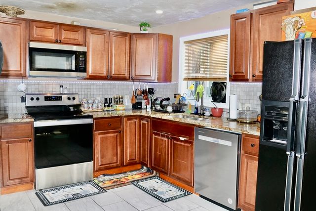 56 Loxwood St, Worcester, MA 01604