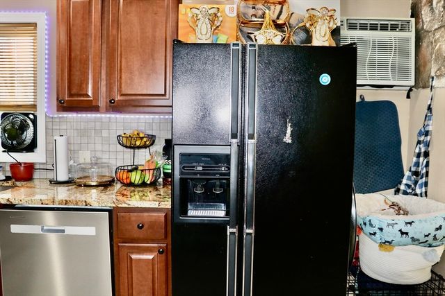 56 Loxwood St, Worcester, MA 01604