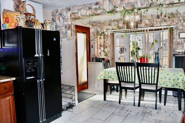 56 Loxwood St, Worcester, MA 01604