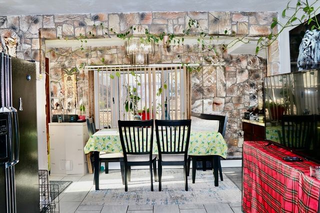 56 Loxwood St, Worcester, MA 01604