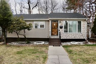56 Loxwood St, Worcester, MA 01604