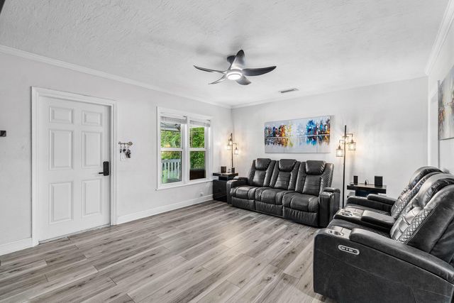 512 36th Street, West Palm Beach, FL 33407