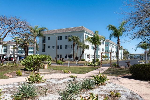 8 GLENCOE PLACE 105, Dunedin, FL 34698