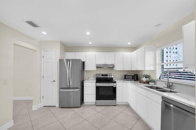 8 GLENCOE PLACE 105, Dunedin, FL 34698