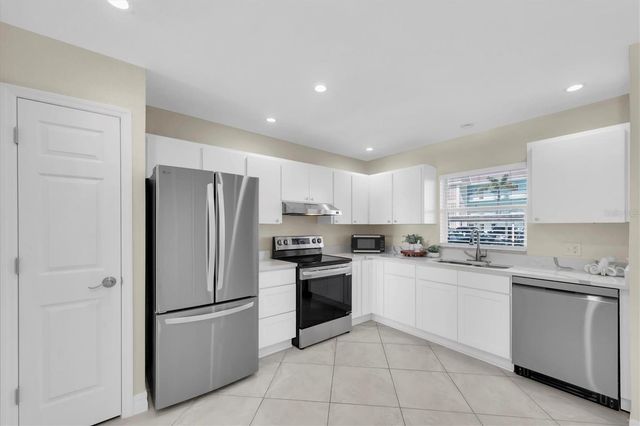 8 GLENCOE PLACE 105, Dunedin, FL 34698