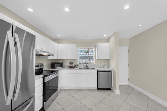 8 GLENCOE PLACE 105, Dunedin, FL 34698