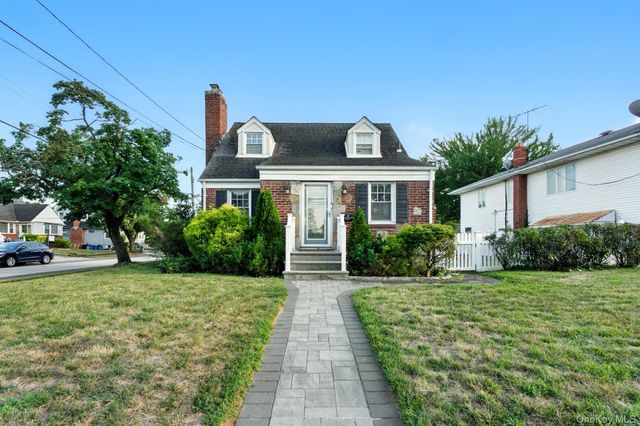 40 Hendrickson Avenue, Lynbrook, NY 11563