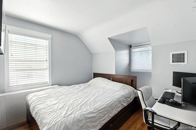 40 Hendrickson Avenue, Lynbrook, NY 11563