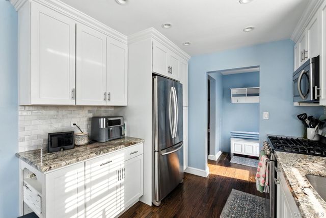 40 Hendrickson Avenue, Lynbrook, NY 11563