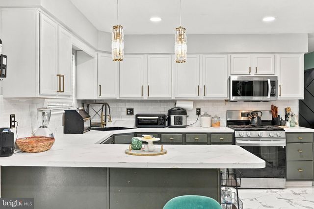 4 W KENNEDY DR, Clementon, NJ 08021
